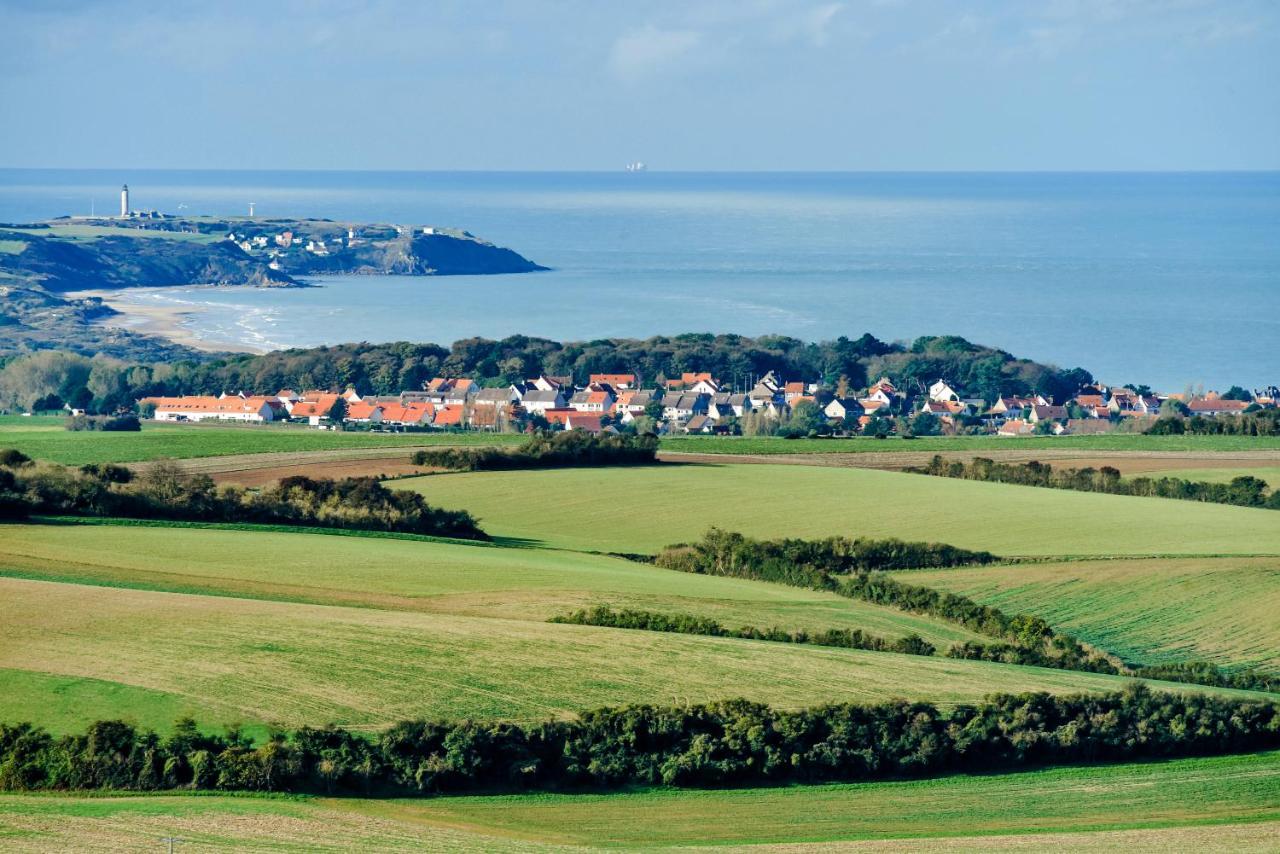 "L'Imprevue", Standing Au Pied De Notre-Dame Boulogne-sur-Mer Exterior foto